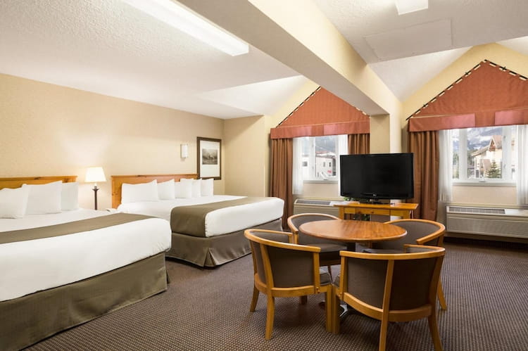 Canmore Inn & Suites