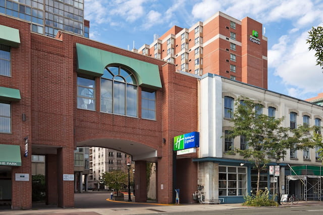 Holiday Inn Express Toronto - Downtown an IHG Hotel