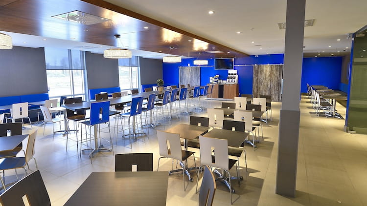 Holiday Inn Express & Suites Vaudreuil, an IHG Hotel