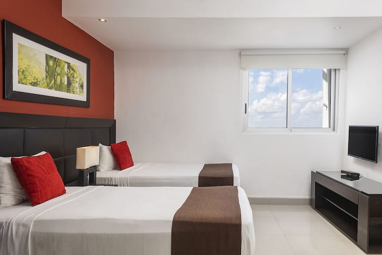 Suites Malecon Cancun