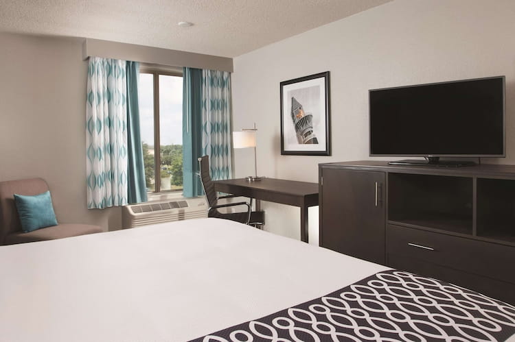 La Quinta Inn & Suites by Wyndham Atlanta Airport North