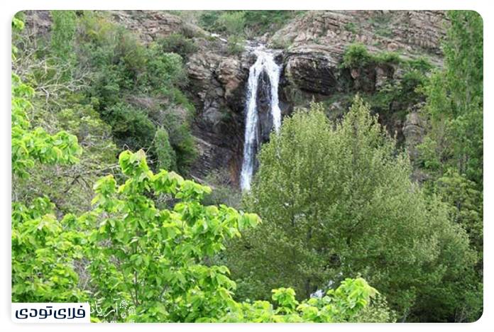 آبشار برگ جهان